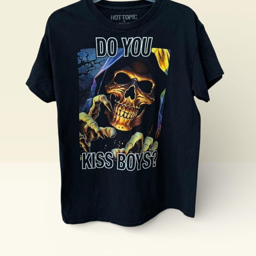 Hot Topic Do You Kiss Boys Skeleton Tee Size Medium Graphic Shirt